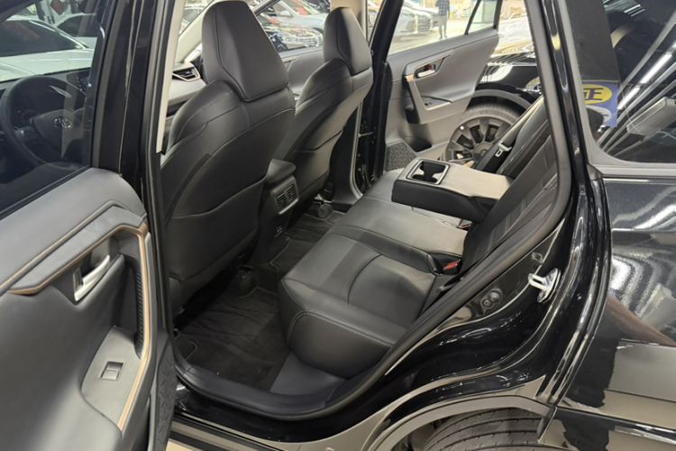 Used Toyota Wildlander 2024 2.0L CVT Two-Wheel Drive Luxury PLUS Edition Interior 3