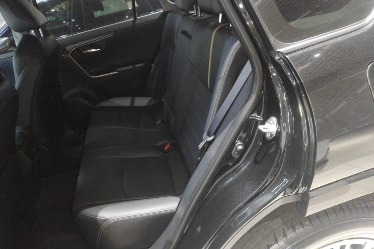 Used Toyota Wildlander 2024 2.0L CVT 4x4 Luxury PLUS Edition Interior 3
