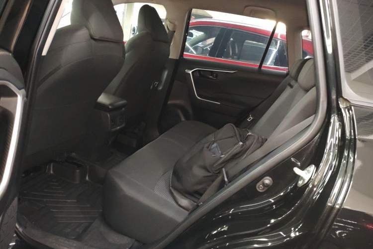 Used Toyota Wildlander 2024 2.0L CVT Two-Wheel Drive Leading Edition Interior 4