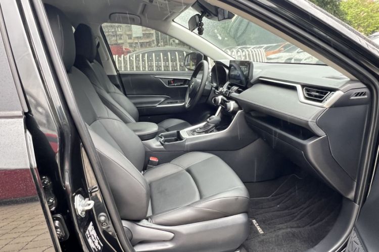Used Toyota Wildlander 2024 2.0L CVT Two-Wheel Drive Leading Edition Interior 4