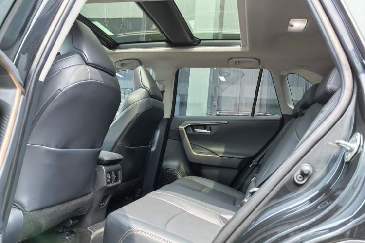Used Toyota Wildlander 2024 2.0L CVT Two-Wheel Drive Luxury PLUS Edition Interior 4