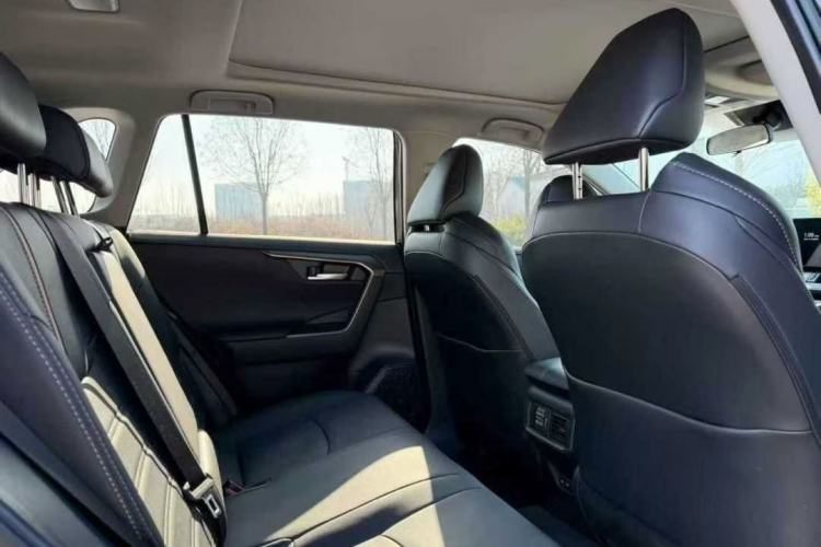 Used Toyota Wildlander 2024 2.0L CVT 4x4 Luxury PLUS Edition Interior 5