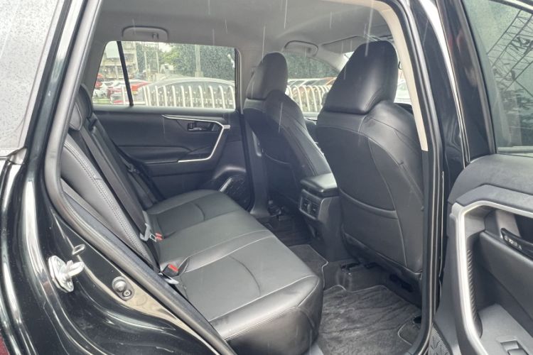 Used Toyota Wildlander 2024 2.0L CVT Two-Wheel Drive Leading Edition Interior 5
