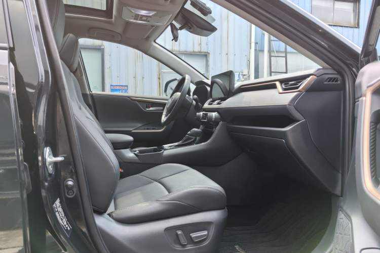 Used Toyota Wildlander 2024 2.0L CVT Two-Wheel Drive Luxury PLUS Edition Interior 5