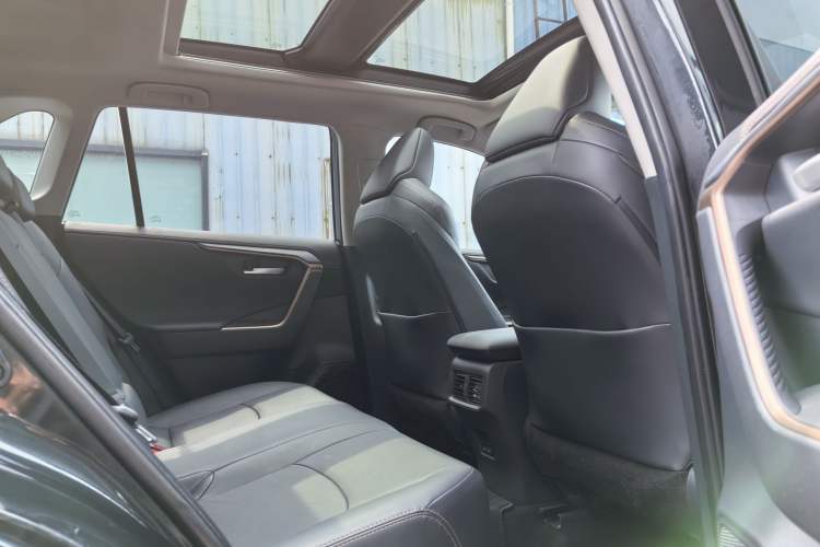 Used Toyota Wildlander 2024 2.0L CVT Two-Wheel Drive Luxury PLUS Edition Interior 6