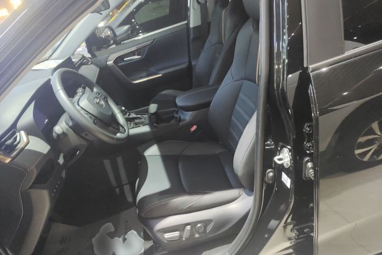 Used Toyota Wildlander 2024 2.0L CVT 4x4 Luxury PLUS Edition Left Front Seat