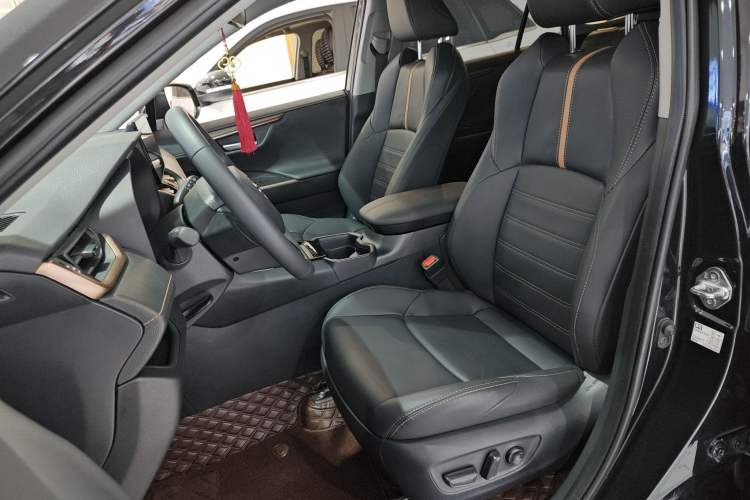 Used Toyota Wildlander 2024 2.0L CVT 4x4 Luxury PLUS Edition Left Front Seat