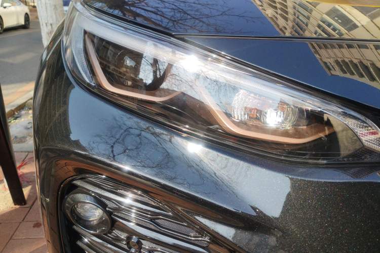 Used Toyota Wildlander 2024 2.0L CVT Two-Wheel Drive Luxury PLUS Edition Right Front Headlight