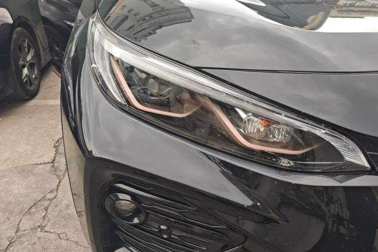 Used Toyota Wildlander 2024 Dual-Motor 2.5L E-CVT Two-Wheel Drive Luxury PLUS Edition Right Front Headlight