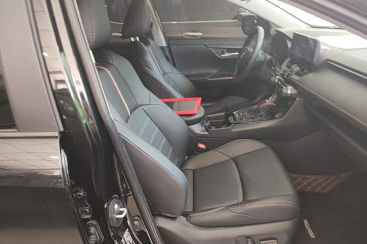 Used Toyota Wildlander 2024 2.0L CVT Two-Wheel Drive Luxury PLUS Edition Right Front Seat