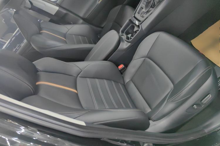 Used Toyota Wildlander 2024 2.0L CVT 4x4 Luxury PLUS Edition Right Front Seat