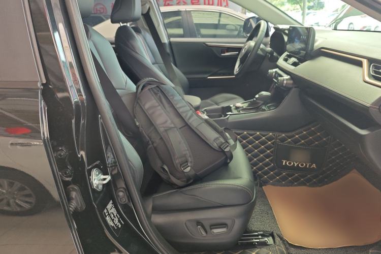 Used Toyota Wildlander 2024 2.0L CVT Two-Wheel Drive Luxury PLUS Edition Right Front Seat