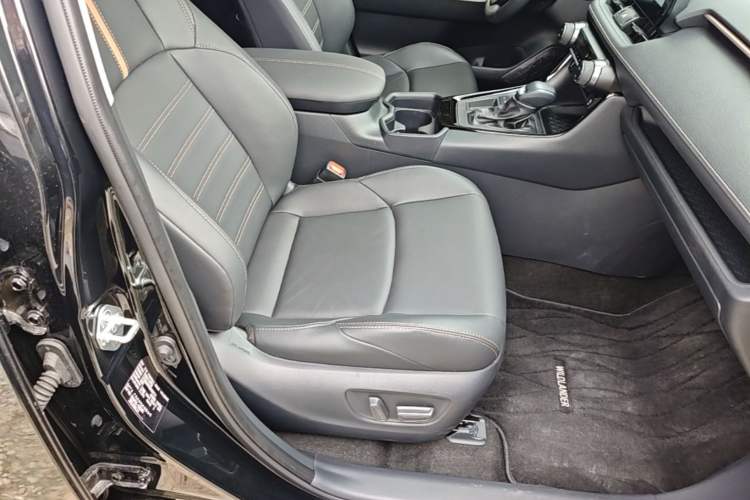 Used Toyota Wildlander 2024 2.0L CVT Two-Wheel Drive Luxury PLUS Edition Right Front Seat