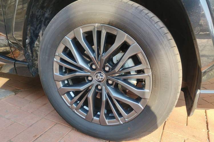 Used Toyota Wildlander 2024 2.0L CVT Two-Wheel Drive Luxury PLUS Edition Right Front Wheel Hub
