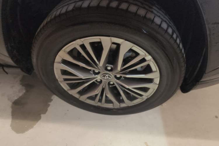 Used Toyota Wildlander 2024 2.0L CVT Two-Wheel Drive Luxury PLUS Edition Right Front Wheel Hub