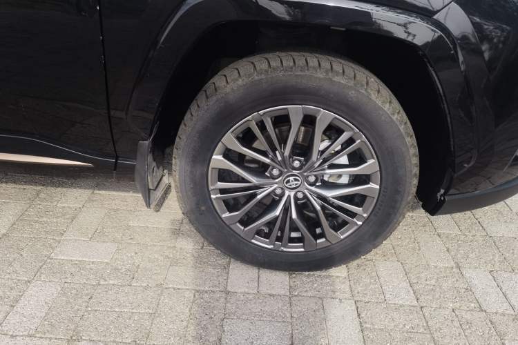 Used Toyota Wildlander 2024 2.0L CVT Two-Wheel Drive Luxury PLUS Edition Right Front Wheel Hub