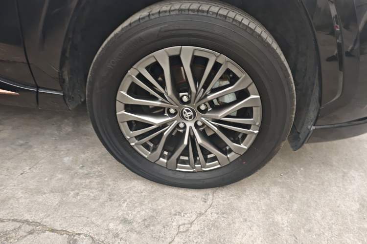 Used Toyota Wildlander 2024 Dual-Motor 2.5L E-CVT Two-Wheel Drive Luxury PLUS Edition Right Front Wheel Hub