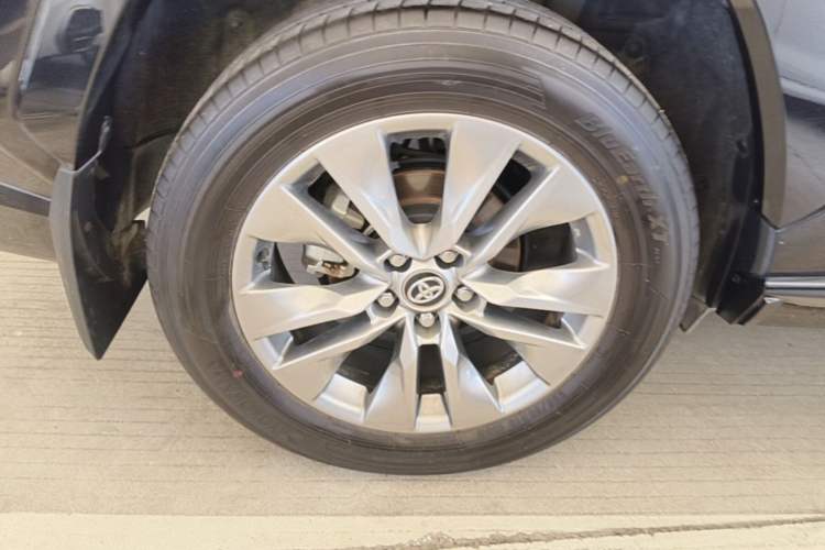 Used Toyota Wildlander 2024 2.0L CVT Two-Wheel Drive Urban Edition Right Rear Wheel Hub