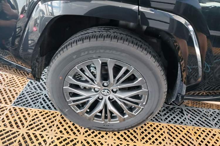Used Toyota Wildlander 2024 2.0L CVT Two-Wheel Drive Luxury PLUS Edition Right Rear Wheel Hub