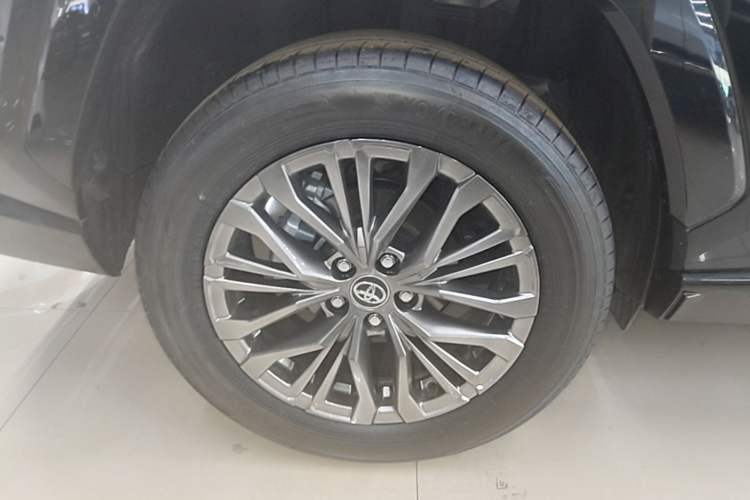 Used Toyota Wildlander 2024 2.0L CVT Two-Wheel Drive Luxury PLUS Edition Right Rear Wheel Hub