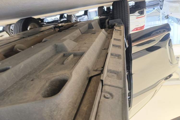 Used Toyota Wildlander 2024 2.0L CVT Two-Wheel Drive Urban Edition Right Side Sill