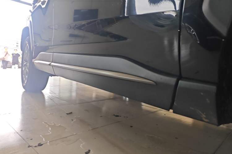 Used Toyota Wildlander 2024 2.0L CVT Two-Wheel Drive Leading Edition Right Side Sill