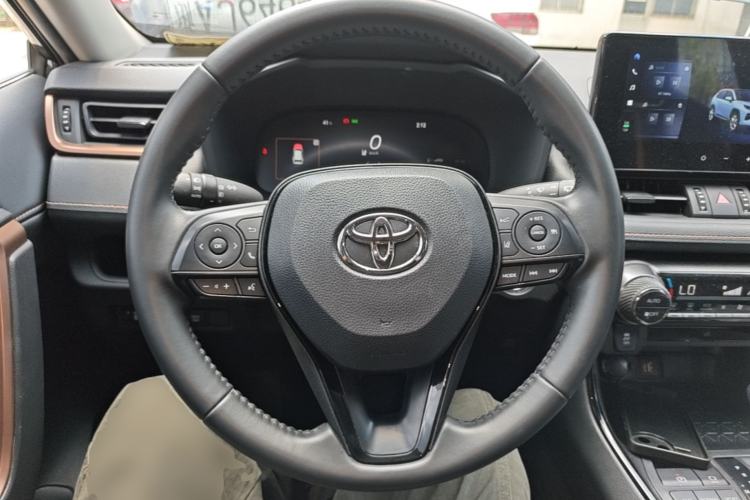 Used Toyota Wildlander 2024 2.0L CVT Two-Wheel Drive Luxury PLUS Edition Steering Wheel