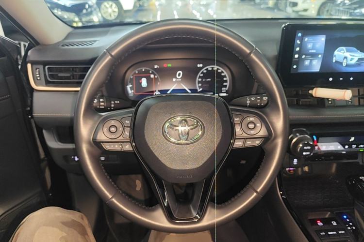 Used Toyota Wildlander 2024 2.0L CVT Two-Wheel Drive Luxury PLUS Edition Steering Wheel