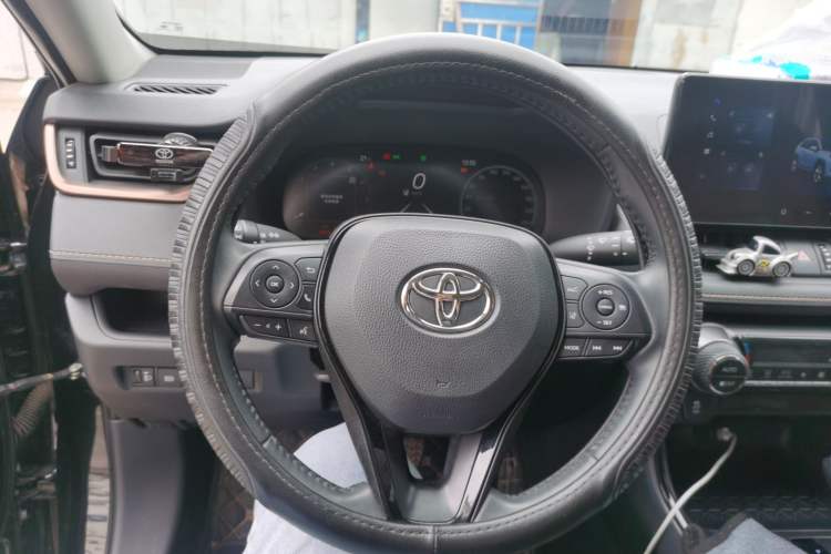 Used Toyota Wildlander 2024 2.0L CVT Two-Wheel Drive Luxury PLUS Edition Steering Wheel