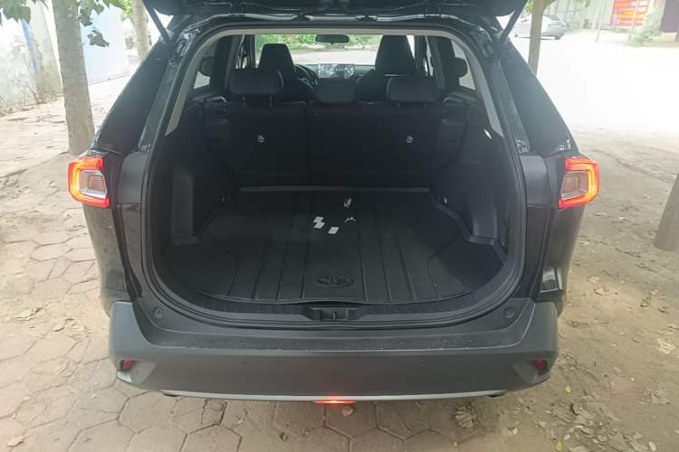 Used Toyota Wildlander 2024 2.0L CVT Two-Wheel Drive Leading Edition Trunk