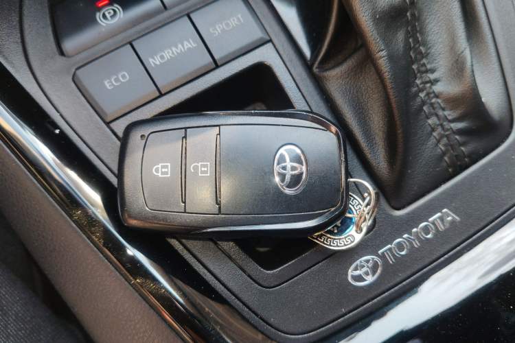 Used Toyota Wildlander 2024 2.0L CVT Two-Wheel Drive Luxury PLUS Edition Vehicle Key