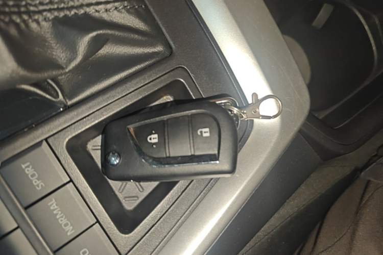 Used Toyota Wildlander 2024 2.0L CVT Two-Wheel Drive Leading Edition Vehicle Key