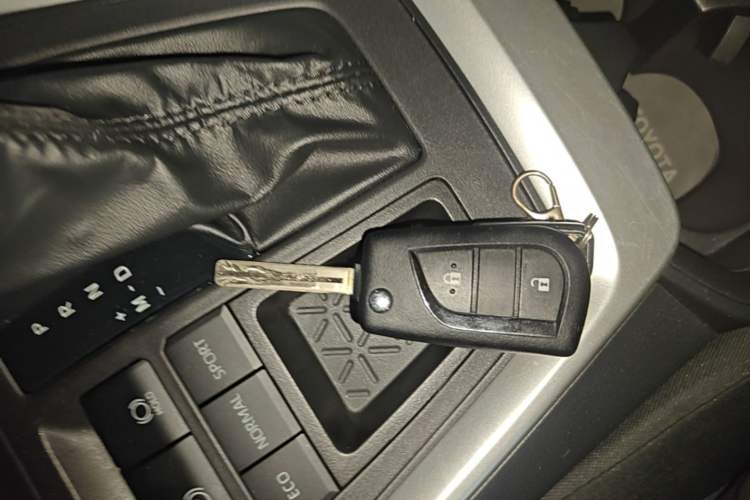 Used Toyota Wildlander 2024 2.0L CVT Two-Wheel Drive Leading Edition Vehicle Key
