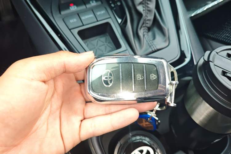 Used Toyota Wildlander 2024 Dual-Motor 2.5L E-CVT Two-Wheel Drive Luxury PLUS Edition Vehicle Key