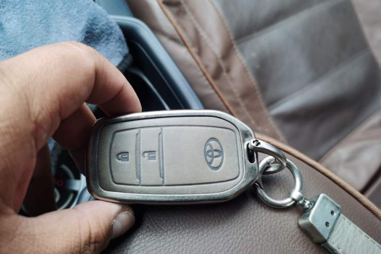 Used Toyota Wildlander 2024 2.0L CVT Two-Wheel Drive Luxury PLUS Edition Vehicle Key