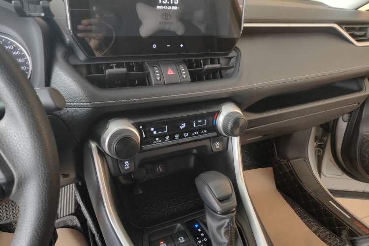Used Toyota Wildlander 2024 2.0L CVT Two-Wheel Drive Leading Edition Audio And AC Panel