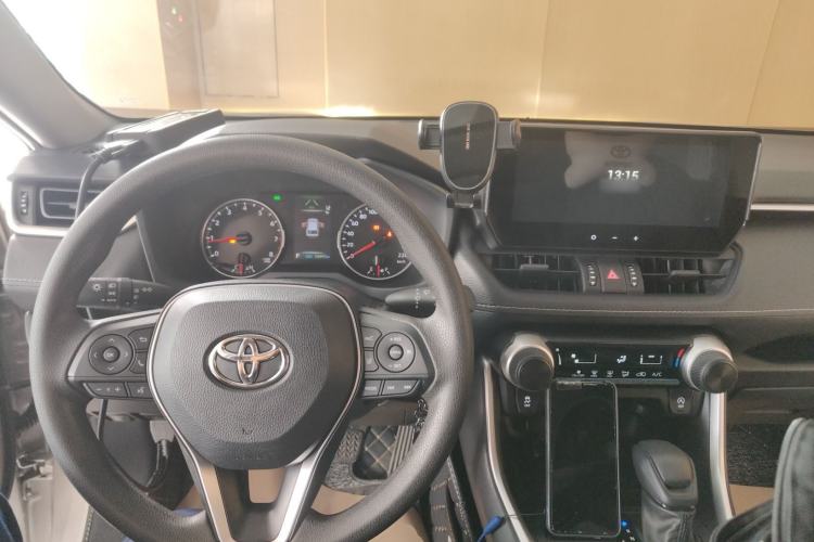 Used Toyota Wildlander 2024 2.0L CVT Two-Wheel Drive Leading Edition Center Console