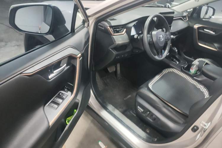 Used Toyota Wildlander 2024 2.0L CVT Two-Wheel Drive Urban Edition Driver Seat