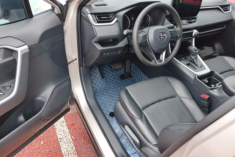 Used Toyota Wildlander 2024 2.0L CVT Two-Wheel Drive Leading Edition Driver Seat