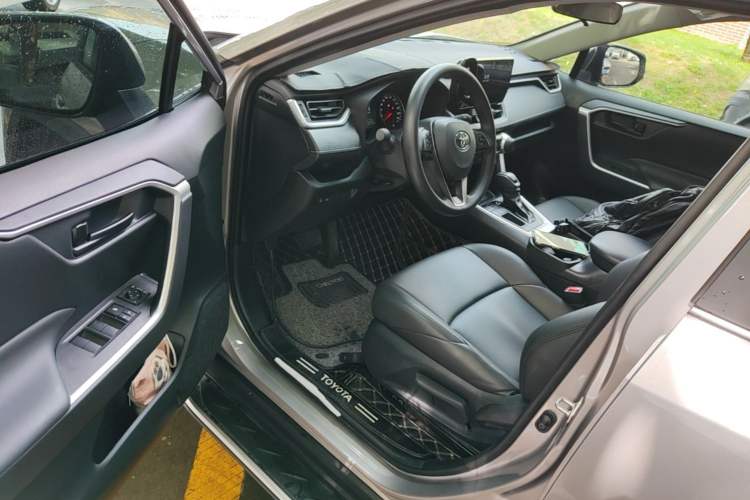 Used Toyota Wildlander 2024 2.0L CVT Two-Wheel Drive Leading Edition Driver Seat