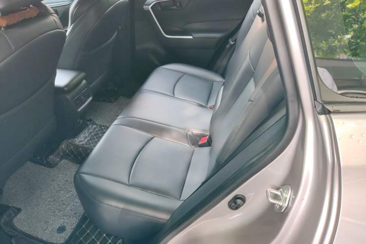 Used Toyota Wildlander 2024 2.0L CVT Two-Wheel Drive Leading Edition Left Rear Seat