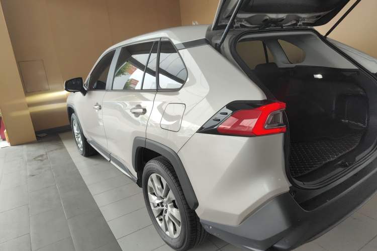Used Toyota Wildlander 2024 2.0L CVT Two-Wheel Drive Leading Edition Left Side