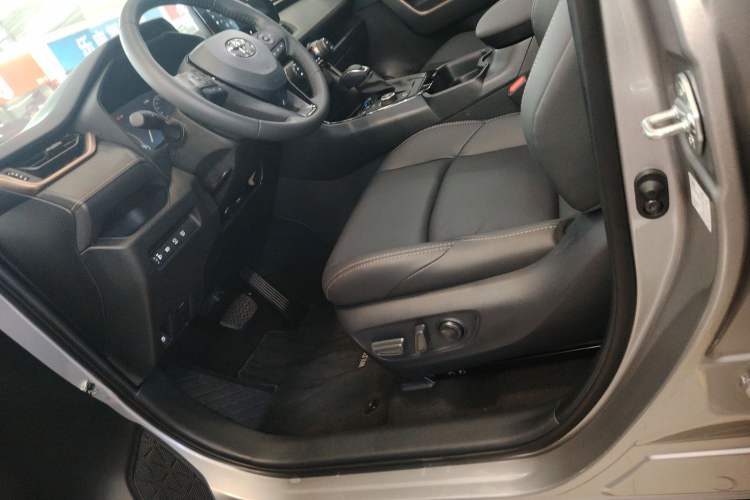 Used Toyota Wildlander 2024 Dual-Motor 2.5L E-CVT All-Wheel Drive Luxury PLUS Edition Left Front Seat