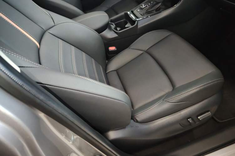 Used Toyota Wildlander 2024 Dual-Motor 2.5L E-CVT All-Wheel Drive Luxury PLUS Edition Right Front Seat