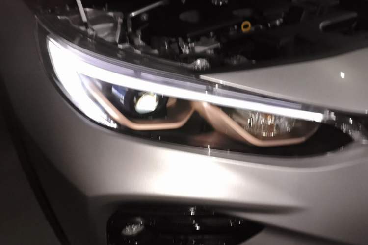 Used Toyota Wildlander 2024 2.0L CVT Two-Wheel Drive Urban Edition Right Front Headlight
