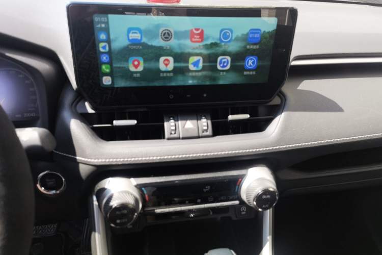 Used Toyota Wildlander 2024 2.0L CVT 4x4 Luxury PLUS Edition Audio And AC Panel