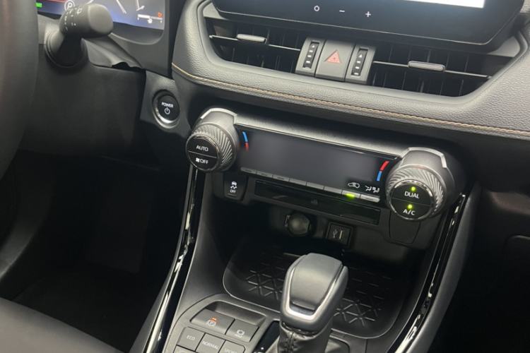 Used Toyota Wildlander 2024 Dual-Motor 2.5L E-CVT Two-Wheel Drive Luxury PLUS Edition Interior 3