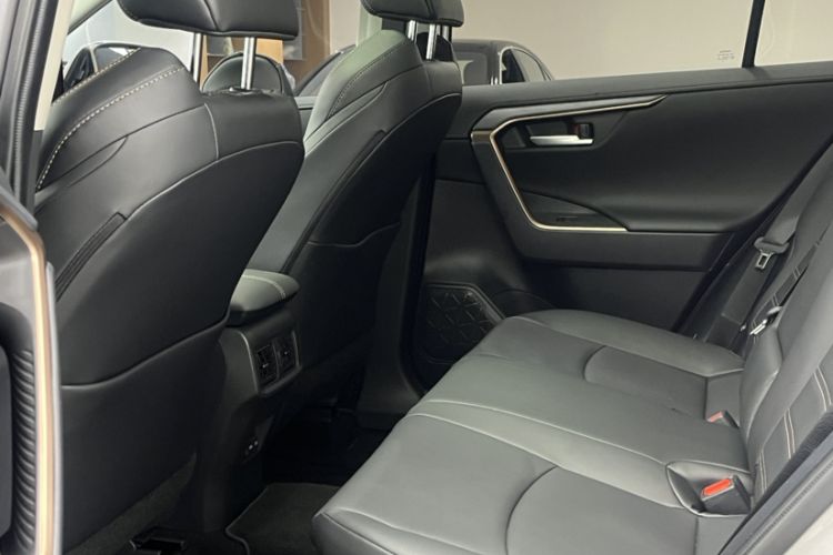 Used Toyota Wildlander 2024 Dual-Motor 2.5L E-CVT Two-Wheel Drive Luxury PLUS Edition Interior 5