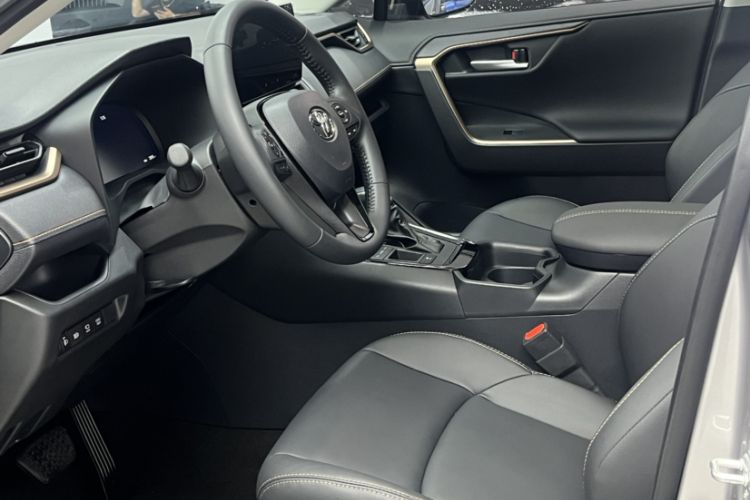 Used Toyota Wildlander 2024 Dual-Motor 2.5L E-CVT Two-Wheel Drive Luxury PLUS Edition Interior 6