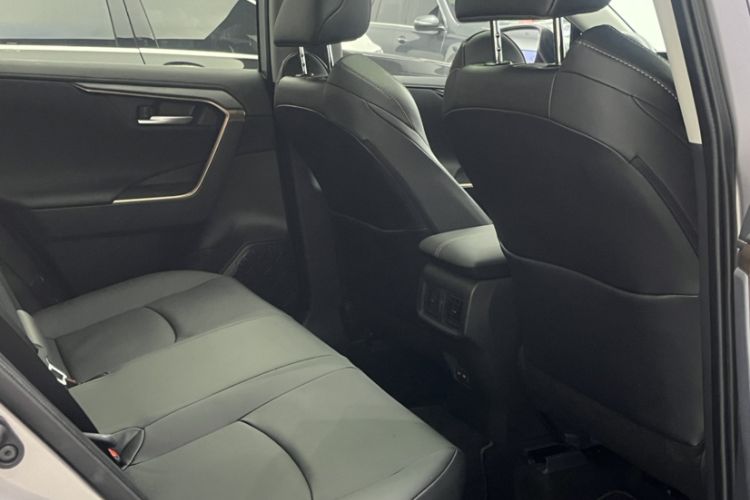 Used Toyota Wildlander 2024 Dual-Motor 2.5L E-CVT Two-Wheel Drive Luxury PLUS Edition Interior 7